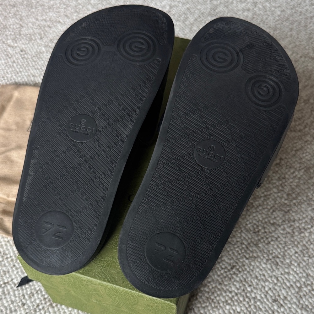 Gucci Interlocking G Leather Slides - image 3